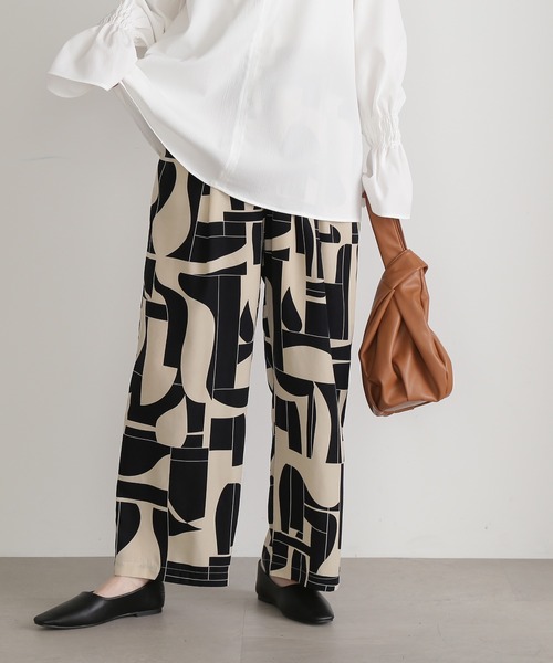 N.(N. Natural Beauty Basic)(エヌエヌナチュラルビューティーベーシック)の「◆キカ柄リラックスストレートパンツ(その他パンツ・レディース・ブルー/モカ・MEDIUM)」の2枚目の写真