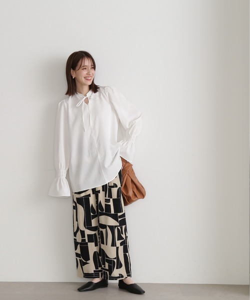 N.(N. Natural Beauty Basic)(エヌエヌナチュラルビューティーベーシック)の「◆キカ柄リラックスストレートパンツ(その他パンツ・レディース・ブルー/モカ・MEDIUM)」の5枚目の写真