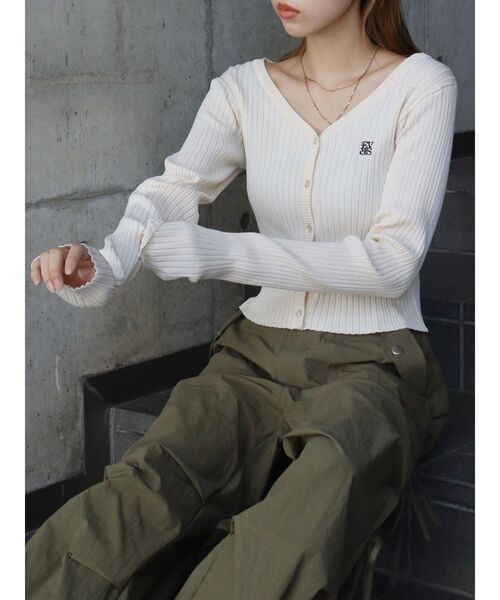 EVRIS（エヴリス）の「ワンポイントフロントボタンニットトップス（カーディガン/ボレロ・レディース・ブラック/アイボリー/ブルー・FREE）」の9枚目の写真