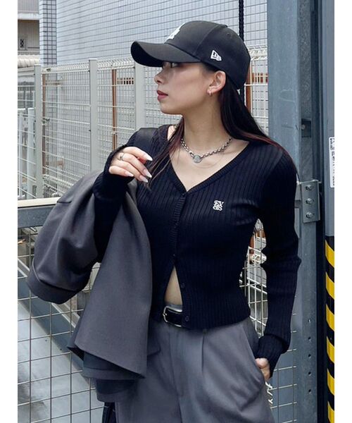 EVRIS（エヴリス）の「ワンポイントフロントボタンニットトップス（カーディガン/ボレロ・レディース・ブラック/アイボリー/ブルー・FREE）」の12枚目の写真