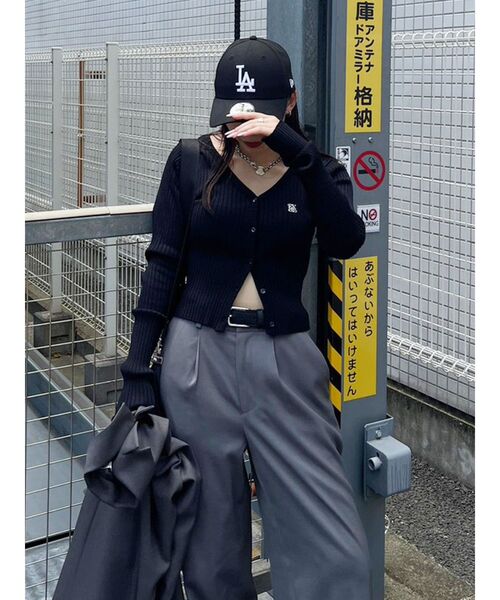 EVRIS（エヴリス）の「ワンポイントフロントボタンニットトップス（カーディガン/ボレロ・レディース・ブラック/アイボリー/ブルー・FREE）」の13枚目の写真