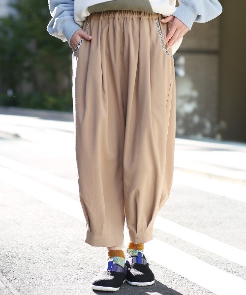 チチカカ(チチカカ)の「ピーチスキンエッグタックパンツ(その他パンツ・レディース・マスタード/ブラウン/ブルーグリーン/ブラック/オレンジ/カーキ/ベージュ/パープル/チャコールグレー・MEDIUM/LARGE)」の1枚目の写真