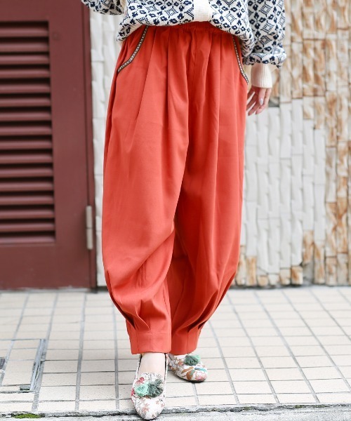 チチカカ(チチカカ)の「ピーチスキンエッグタックパンツ(その他パンツ・レディース・マスタード/ブラウン/ブルーグリーン/ブラック/オレンジ/カーキ/ベージュ/パープル/チャコールグレー・MEDIUM/LARGE)」の13枚目の写真