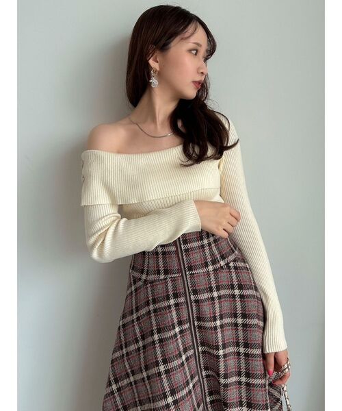 dazzlin(ダズリン)の「ワンショルアンバランスボタンニットトップス(ニット/セーター・レディース・オフホワイト/ピンク/ブラック/ネイビー・FREE)」の11枚目の写真