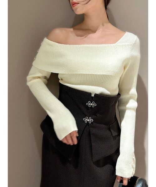 dazzlin(ダズリン)の「ワンショルアンバランスボタンニットトップス(ニット/セーター・レディース・オフホワイト/ピンク/ブラック/ネイビー・FREE)」の21枚目の写真