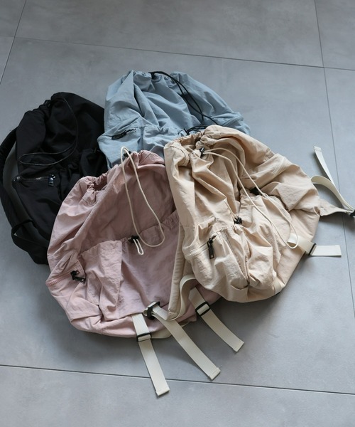 sakishimatokyo（サキシマトーキョー）の「ドロストシャーリングデザインリュック/バックパック（バックパック/リュック・レディース・ピンク/ベージュ/ライトブルー/ブラック・FREE）」の9枚目の写真