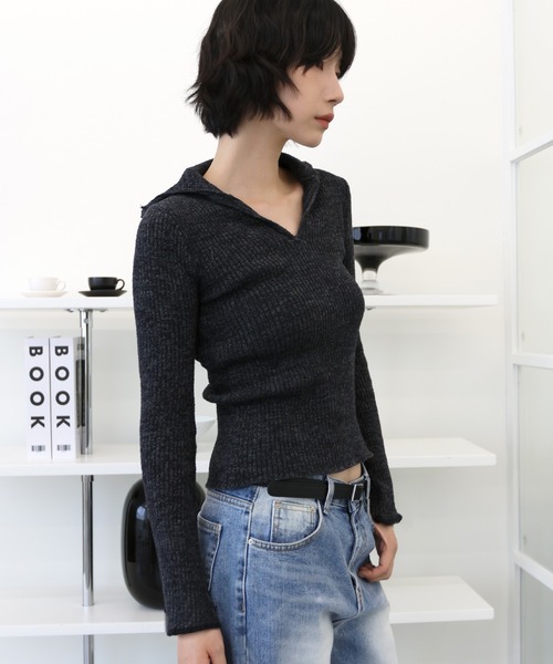 UNE MANSION(ユヌマンション)の「スリムフィットVネックカラーラメニット(Tシャツ/カットソー・レディース・ブラウン/ブラック・FREE)」の2枚目の写真