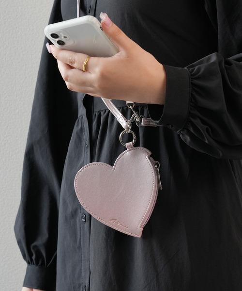 ALTROSE(アルトローズ)の「ストラップ ハート ポーチ 合皮 スマホストラップ スマホショルダー(スマホグッズ・レディース・シルバー/ブラック/レッド/ホワイト/ピンク/ブルー/カラフル・FREE)」の13枚目の写真