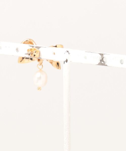 flower(フラワー)の「パーティリボンピアス(ピアス(片耳用)・レディース・ゴールド・FREE)」の4枚目の写真