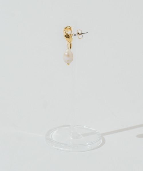 flower(フラワー)の「パーティリボンピアス(ピアス(片耳用)・レディース・ゴールド・FREE)」の2枚目の写真