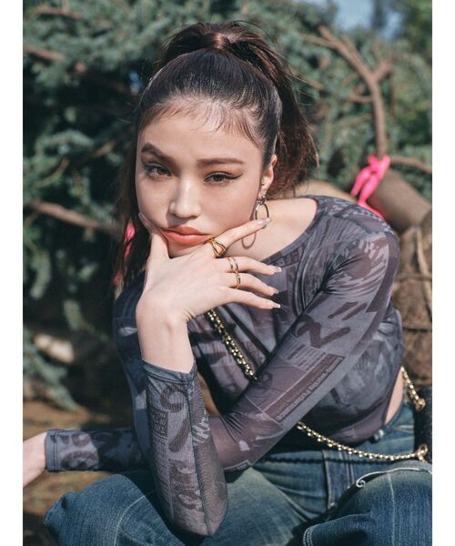 EVRIS(エヴリス)の「オリジナルグラフィックスキントップス(Tシャツ/カットソー・レディース・ブラック/ピンク/イエロー・FREE)」の4枚目の写真