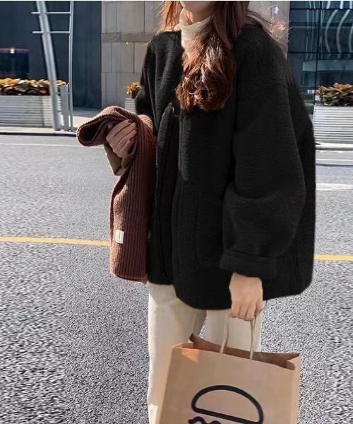 aimoha(アイモハ)の「ゆったりボアトッパー (AW)(ノーカラージャケット・レディース・ブラック/チョコ/グレー・MEDIUM/LARGE)」の1枚目の写真