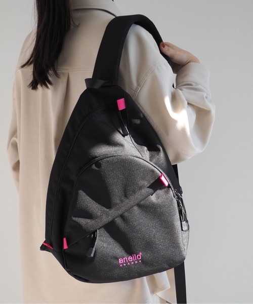anello(アネロ)の「【anello】クロスボディバッグ(ボディバッグ/ウエストポーチ・レディース・ブラック×ピンク・FREE)」の3枚目の写真