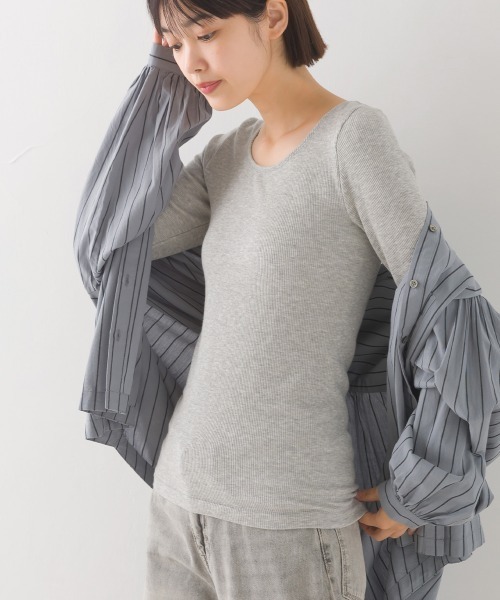 OMNES(オムネス)の「もちもち裏パイルUネック長袖Tシャツ(Tシャツ/カットソー・レディース・ブラック/グレイッシュベージュ/オートミール/グレー・MEDIUM/LARGE)」の3枚目の写真