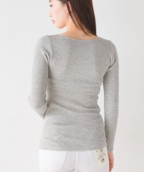 OMNES(オムネス)の「もちもち裏パイルUネック長袖Tシャツ(Tシャツ/カットソー・レディース・ブラック/グレイッシュベージュ/オートミール/グレー・MEDIUM/LARGE)」の7枚目の写真