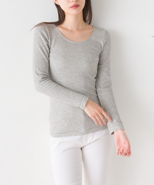 OMNES(オムネス)の「もちもち裏パイルUネック長袖Tシャツ(Tシャツ/カットソー・レディース・ブラック/グレイッシュベージュ/オートミール/グレー・MEDIUM/LARGE)」の9枚目の写真