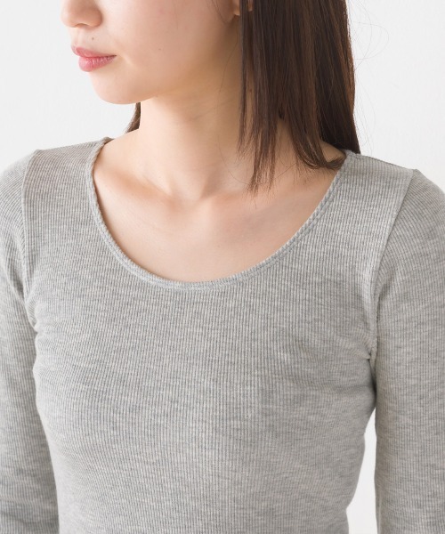 OMNES(オムネス)の「もちもち裏パイルUネック長袖Tシャツ(Tシャツ/カットソー・レディース・ブラック/グレイッシュベージュ/オートミール/グレー・MEDIUM/LARGE)」の12枚目の写真