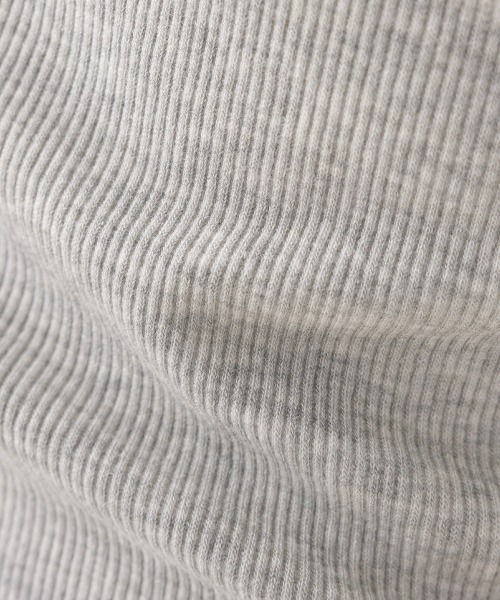OMNES(オムネス)の「もちもち裏パイルUネック長袖Tシャツ(Tシャツ/カットソー・レディース・ブラック/グレイッシュベージュ/オートミール/グレー・MEDIUM/LARGE)」の17枚目の写真