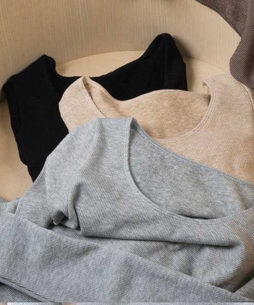 OMNES(オムネス)の「もちもち裏パイルUネック長袖Tシャツ(Tシャツ/カットソー・レディース・ブラック/グレイッシュベージュ/オートミール/グレー・MEDIUM/LARGE)」の19枚目の写真