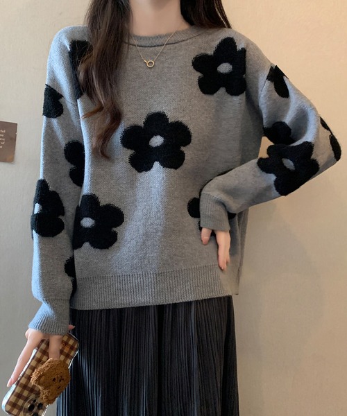 Primazel(プリマゼル)の「立体フラワーニットトップスセーター(ニット/セーター・レディース・ブラック/グレー・M)」の2枚目の写真