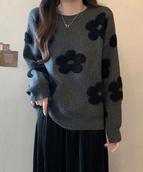 Primazel(プリマゼル)の「立体フラワーニットトップスセーター(ニット/セーター・レディース・ブラック/グレー・M)」の1枚目の写真