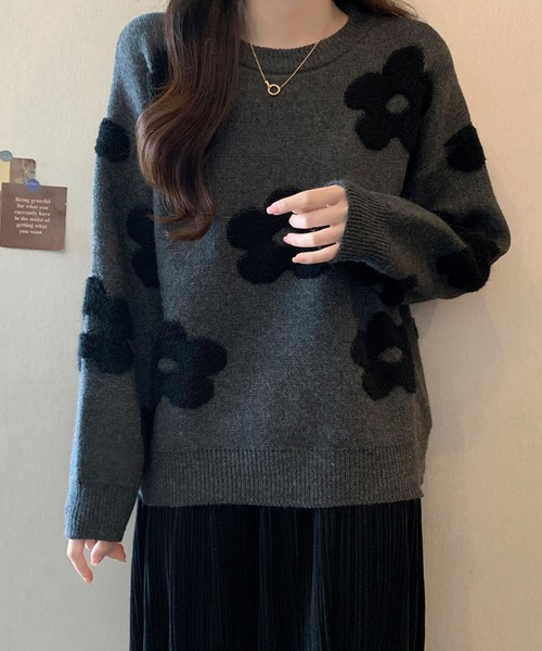 Primazel(プリマゼル)の「立体フラワーニットトップスセーター(ニット/セーター・レディース・ブラック/グレー・M)」の3枚目の写真