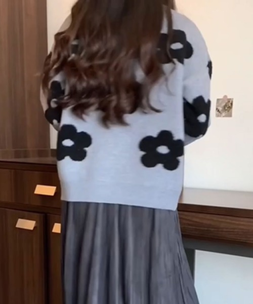 Primazel(プリマゼル)の「立体フラワーニットトップスセーター(ニット/セーター・レディース・ブラック/グレー・M)」の13枚目の写真