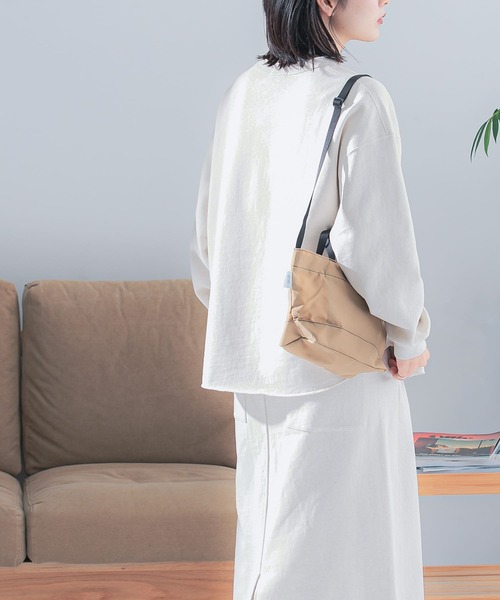 FORK&SPOON(フォークアンドスプーン)の「FORK&SPOON スーピマコットン混反毛クルーネックスウェット(スウェット・レディース・チャコールグレー/アイボリー/ライトブルー・1)」の16枚目の写真