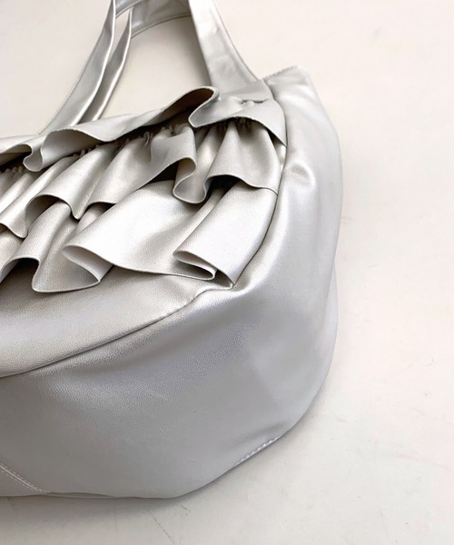 Q（キュー）の「フリルトート（トートバッグ・レディース・シルバー/ブラック・ONE SIZE）」の6枚目の写真