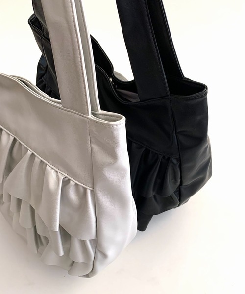 Q（キュー）の「フリルトート（トートバッグ・レディース・シルバー/ブラック・ONE SIZE）」の4枚目の写真