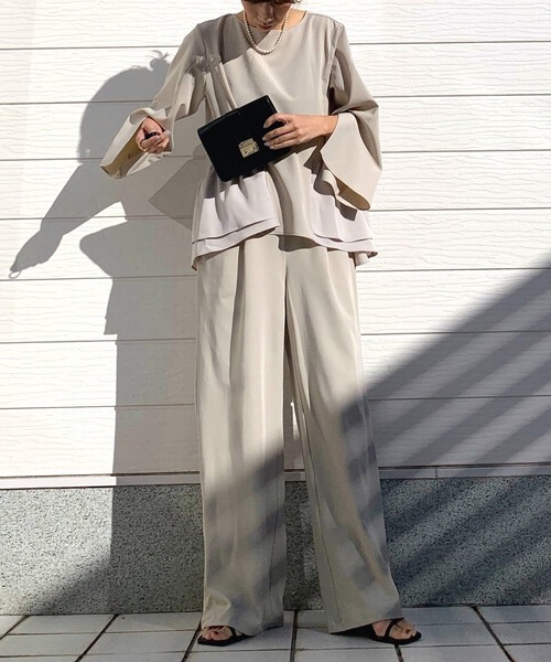 Q(キュー)の「バックフリル袖スリットブラウス(シャツ/ブラウス・レディース・グレイッシュベージュ/ブラック・MEDIUM)」の13枚目の写真