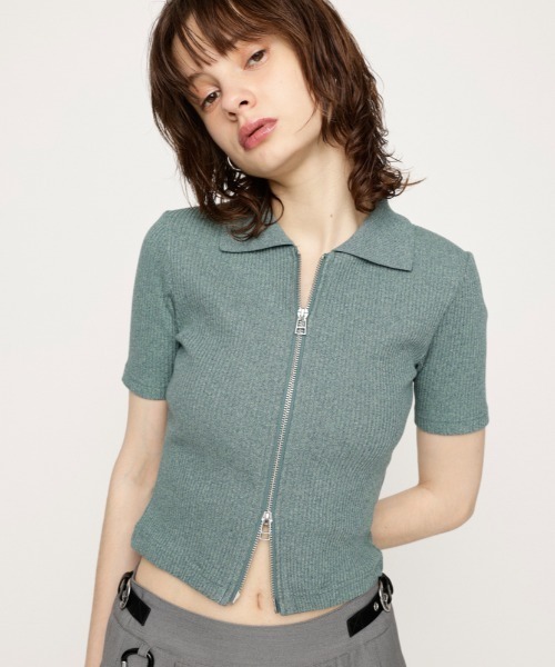 SLY(スライ)の「FRONT ZIP CUT RIB TOPS フロント ジップ カット リブ トップス(Tシャツ/カットソー・レディース・ブルー系その他/ブラウン系その他2/ピンク系その他/ブラック系その他2/ブルー/ピンク/ブラウン・FREE)」の6枚目の写真