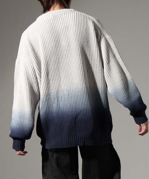 Art re A select（アトリエセレクト）の「Gradation Oversized Spring Knit/グラデーションオーバーサイズスプリングニット（ニット/セーター・メンズ・チャコールグレー/ブルー/ライトグレー・M/L）」の19枚目の写真