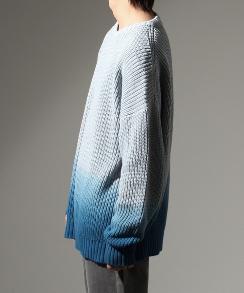 Art re A select（アトリエセレクト）の「Gradation Oversized Spring Knit/グラデーションオーバーサイズスプリングニット（ニット/セーター・メンズ・チャコールグレー/ブルー/ライトグレー・M/L）」の22枚目の写真