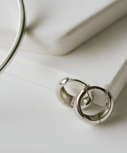 Ops.（オプス）の「フープ ピアス 金属アレルギー対応 シルバー925 ゴールド 【kyklos-moon キクロス・ムーン】（ピアス（両耳用）・レディース・シルバー/イエローゴールド・ONE SIZE）」の4枚目の写真