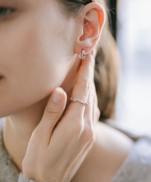 Ops.（オプス）の「フープ ピアス 金属アレルギー対応 シルバー925 ゴールド 【kyklos-moon キクロス・ムーン】（ピアス（両耳用）・レディース・シルバー/イエローゴールド・ONE SIZE）」の3枚目の写真