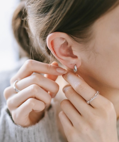 Ops.（オプス）の「フープ ピアス 金属アレルギー対応 シルバー925 ゴールド 【kyklos-moon キクロス・ムーン】（ピアス（両耳用）・レディース・シルバー/イエローゴールド・ONE SIZE）」の17枚目の写真