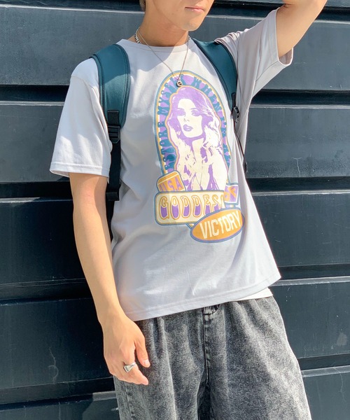 Teem Store(チームストア)の「グラフィックロゴアソートプリントTシャツ(Tシャツ/カットソー・レディース・ホワイト系その他3/ホワイト系その他/ホワイト/ブラック系その他/ホワイト系その他2/グレー/ブラック系その他2/ブラック/ブラック系その他3・L/M)」の1枚目の写真
