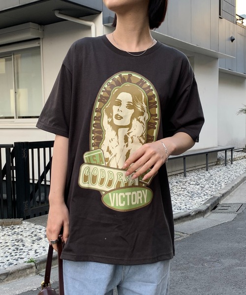 Teem Store(チームストア)の「グラフィックロゴアソートプリントTシャツ(Tシャツ/カットソー・レディース・ホワイト系その他3/ホワイト系その他/ホワイト/ブラック系その他/ホワイト系その他2/グレー/ブラック系その他2/ブラック/ブラック系その他3・L/M)」の6枚目の写真