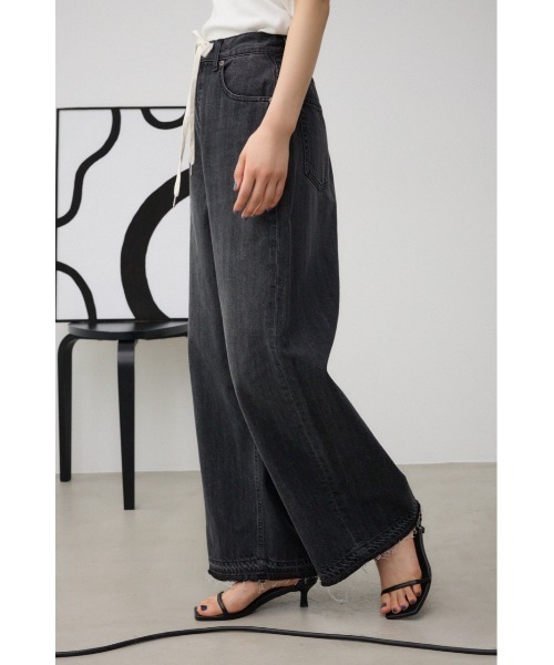 AZUL by moussy(アズールバイマウジー)の「AZUL DENIM ライトオンスワイド(デニムパンツ・レディース・ライトブラック/アイボリー/ライトブルー・SMALL/MEDIUM)」の4枚目の写真