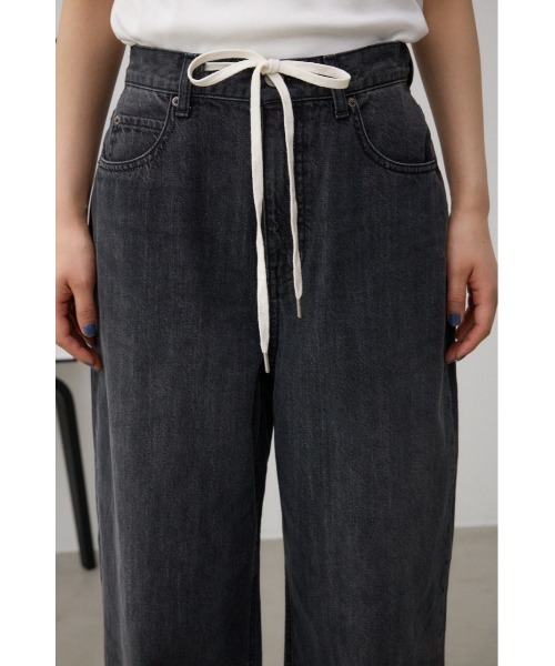 AZUL by moussy(アズールバイマウジー)の「AZUL DENIM ライトオンスワイド(デニムパンツ・レディース・ライトブラック/アイボリー/ライトブルー・SMALL/MEDIUM)」の10枚目の写真