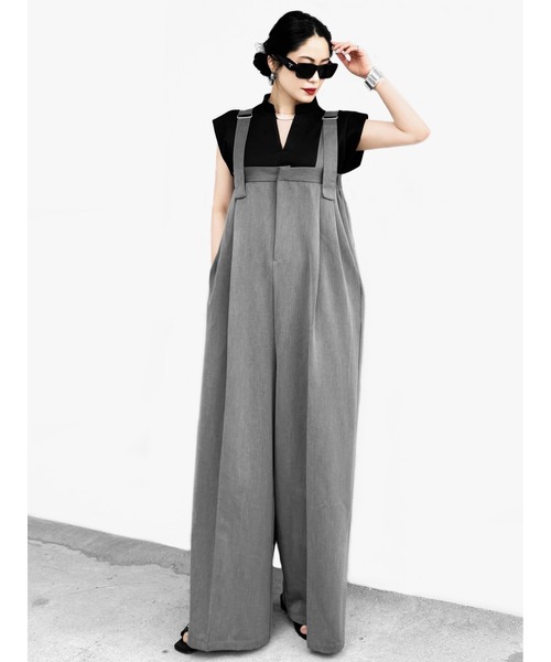 LVEU.(ラブユ.)の「【LVEU.】エステルツイルベルトサロペット(Ai select) / トップス シャツ ブラウス プルオーバー スキッパー レオパード オーバー グリーン ブルー(サロペット/オーバーオール・レディース・グレー/ブラック・FREE)」の1枚目の写真