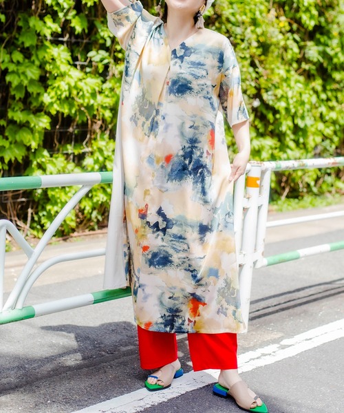 OSMOSIS(オズモーシス)の「2WAYバックプリントシャツワンピース(シャツワンピース・レディース・ブルーグレー/アイボリー/ブラック・ONE SIZE)」の2枚目の写真