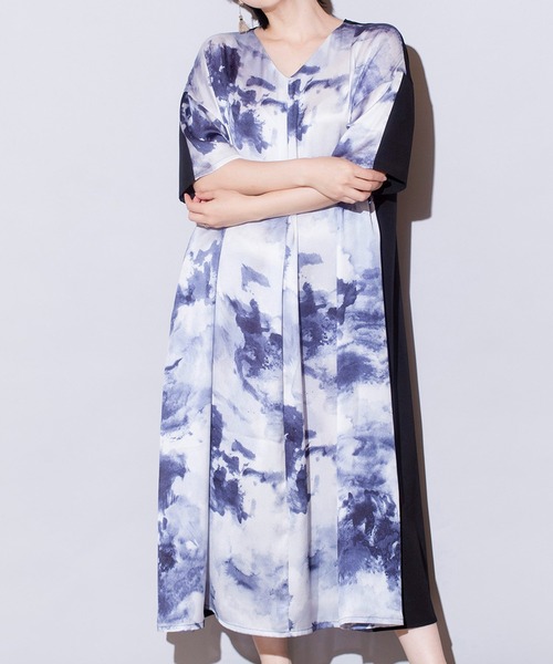 OSMOSIS(オズモーシス)の「2WAYバックプリントシャツワンピース(シャツワンピース・レディース・ブルーグレー/アイボリー/ブラック・ONE SIZE)」の1枚目の写真