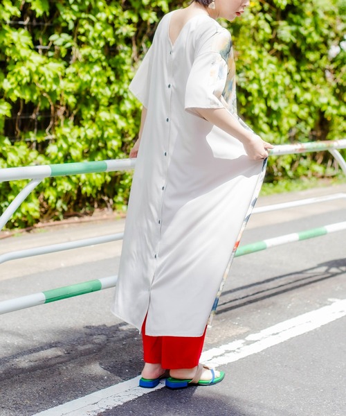 OSMOSIS(オズモーシス)の「2WAYバックプリントシャツワンピース(シャツワンピース・レディース・ブルーグレー/アイボリー/ブラック・ONE SIZE)」の6枚目の写真