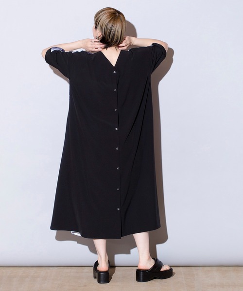 OSMOSIS(オズモーシス)の「2WAYバックプリントシャツワンピース(シャツワンピース・レディース・ブルーグレー/アイボリー/ブラック・ONE SIZE)」の16枚目の写真