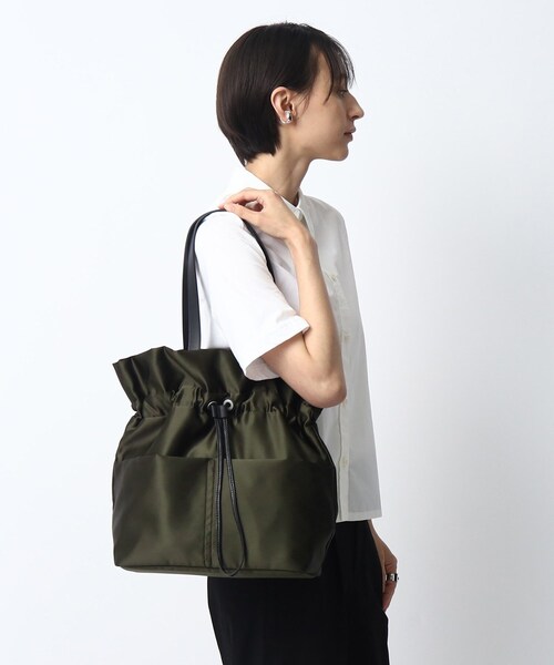 HIROKO HAYASHI(ヒロコハヤシ)の「LUINI SATINE(ルイーニ サティーネ)トートバッグ(トートバッグ・レディース・ブラック/ダークオリーブ・00)」の21枚目の写真