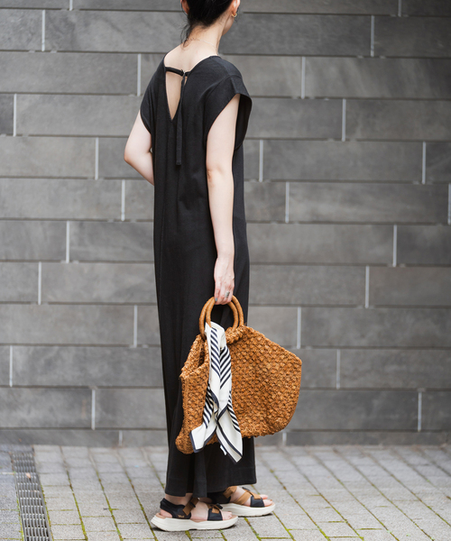 IENA（イエナ）の「リネンコンテンジク フレアワンピース（ワンピース・レディース・ブラック/キャメル・FREE）」の21枚目の写真