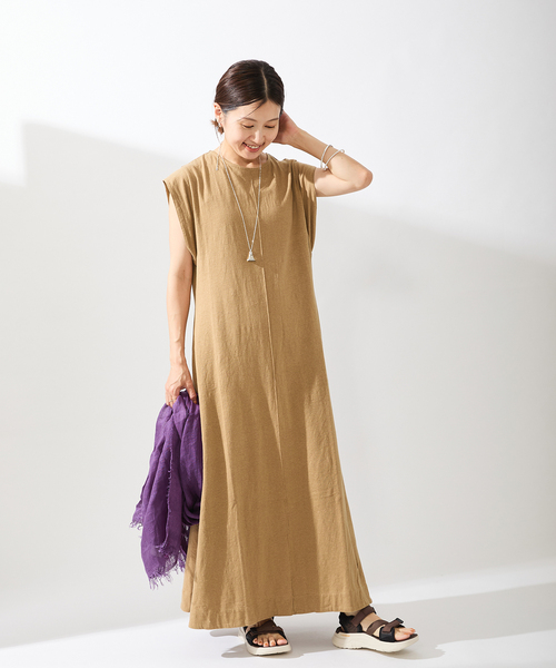 IENA（イエナ）の「リネンコンテンジク フレアワンピース（ワンピース・レディース・ブラック/キャメル・FREE）」の13枚目の写真