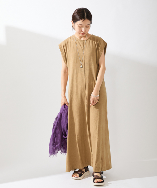 IENA（イエナ）の「リネンコンテンジク フレアワンピース（ワンピース・レディース・ブラック/キャメル・FREE）」の14枚目の写真